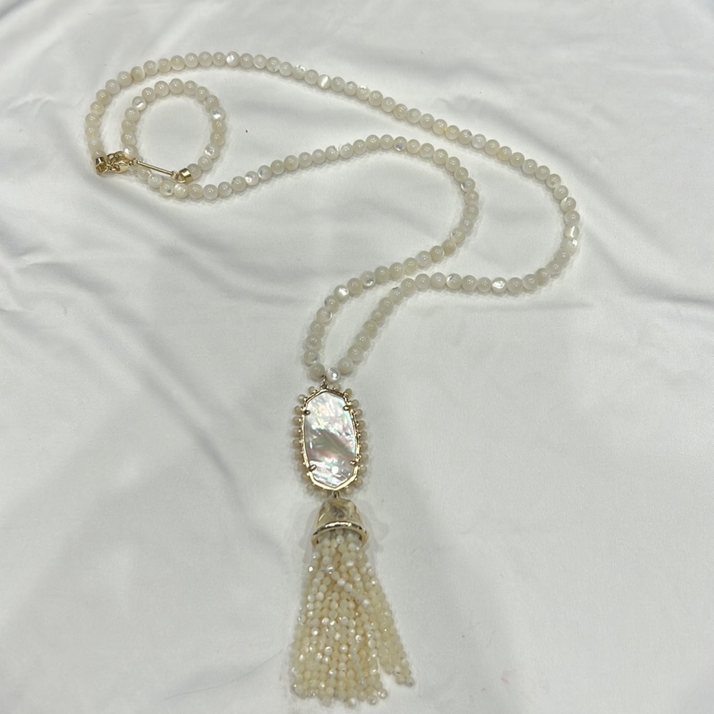 Rare Kendra Scott necklace .. all white stones